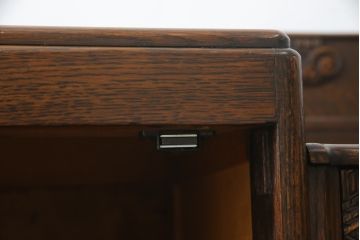 イギリスアンティーク　美品　オーク材　凝ったデザインが目を引くサイドボード(サイドキャビネット、収納棚、戸棚、引き出し、英国)(R-070297)
