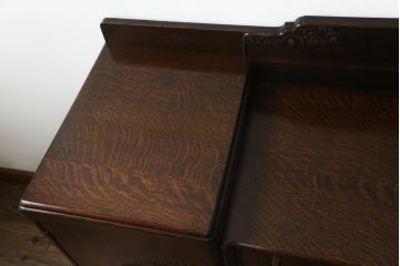 イギリスアンティーク　美品　オーク材　凝ったデザインが目を引くサイドボード(サイドキャビネット、収納棚、戸棚、引き出し、英国)(R-070297)