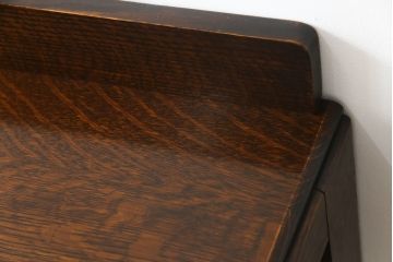 イギリスアンティーク　美品　オーク材　凝ったデザインが目を引くサイドボード(サイドキャビネット、収納棚、戸棚、引き出し、英国)(R-070297)