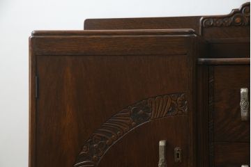 イギリスアンティーク　美品　オーク材　凝ったデザインが目を引くサイドボード(サイドキャビネット、収納棚、戸棚、引き出し、英国)(R-070297)