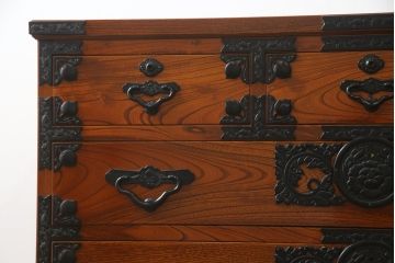 中古 美品 最高級の上手物!貫禄ただよう本漆塗りの仙台箪笥(衣装箪笥、引き出し、チェスト)(定価約100万円)(R-070311)