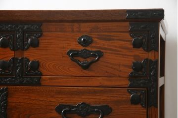 中古 美品 最高級の上手物!貫禄ただよう本漆塗りの仙台箪笥(衣装箪笥、引き出し、チェスト)(定価約100万円)(R-070311)