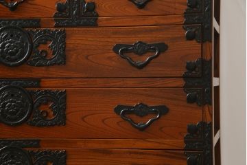 中古 美品 最高級の上手物!貫禄ただよう本漆塗りの仙台箪笥(衣装箪笥、引き出し、チェスト)(定価約100万円)(R-070311)