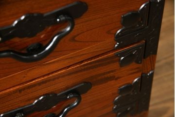中古 美品 最高級の上手物!貫禄ただよう本漆塗りの仙台箪笥(衣装箪笥、引き出し、チェスト)(定価約100万円)(R-070311)