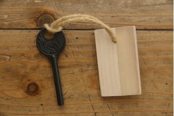 中古 美品 最高級の上手物!貫禄ただよう本漆塗りの仙台箪笥(衣装箪笥、引き出し、チェスト)(定価約100万円)(R-070311)