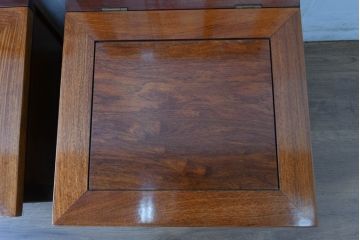 中古　民芸家具　花梨(カリン)材　収納付き囲炉裏チェア2脚セット(椅子、ダイニングチェア、板座チェア)(R-070314)