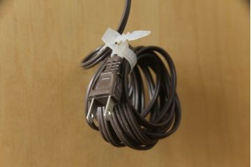中古　美品　バーズアイメープル　SPLENDOR(スプレンダー)　特徴的な杢目と直線的なデザインが美しいキャビネット(飾り棚、陳列棚、キュリオケース、ガラスケース)(定価約80万円)(R-070317)