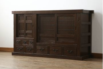 和製ビンテージ　幅1500ミリの希少サイズ　浮造り仕上げのアンティーク調水屋箪笥サイドボード(和風食器棚、和風サイドキャビネット、収納棚、戸棚、時代箪笥、茶箪笥、テレビ台、テレビボード、ヴィンテージ)(R-070319)