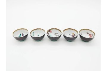 古九谷　九谷焼　三ツ井為吉　絵変り　1.8寸　約5cm　多種多様な絵付けが魅力的な酒盃5客セット(酒杯、おちょこ、お猪口、ぐい呑、色絵、五客揃、一寸八分、共箱付き、和食器)(R-070336)