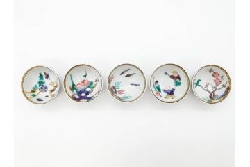 古九谷　九谷焼　三ツ井為吉　絵変り　1.8寸　約5cm　多種多様な絵付けが魅力的な酒盃5客セット(酒杯、おちょこ、お猪口、ぐい呑、色絵、五客揃、一寸八分、共箱付き、和食器)(R-070336)