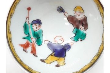 古九谷　九谷焼　三ツ井為吉　絵変り　1.8寸　約5cm　多種多様な絵付けが魅力的な酒盃5客セット(酒杯、おちょこ、お猪口、ぐい呑、色絵、五客揃、一寸八分、共箱付き、和食器)(R-070336)