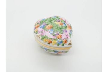 ヘレンド　ハンガリー　HEREND HVNGARY　ヴィクトリアブーケ　ハート形　華やかな雰囲気が素敵な透かしボンボン入れ&トレイ(HUNGARY、トレー、小物入れ、菓子器、洋食器)(R-070337)