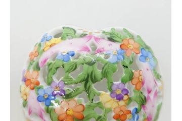 ヘレンド　ハンガリー　HEREND HVNGARY　ヴィクトリアブーケ　ハート形　華やかな雰囲気が素敵な透かしボンボン入れ&トレイ(HUNGARY、トレー、小物入れ、菓子器、洋食器)(R-070337)