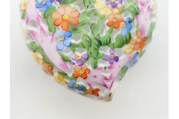 ヘレンド　ハンガリー　HEREND HVNGARY　ヴィクトリアブーケ　ハート形　華やかな雰囲気が素敵な透かしボンボン入れ&トレイ(HUNGARY、トレー、小物入れ、菓子器、洋食器)(R-070337)