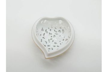 ヘレンド　ハンガリー　HEREND HVNGARY　ヴィクトリアブーケ　ハート形　華やかな雰囲気が素敵な透かしボンボン入れ&トレイ(HUNGARY、トレー、小物入れ、菓子器、洋食器)(R-070337)
