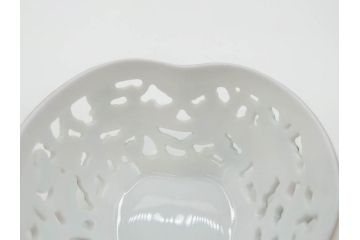 ヘレンド　ハンガリー　HEREND HVNGARY　ヴィクトリアブーケ　ハート形　華やかな雰囲気が素敵な透かしボンボン入れ&トレイ(HUNGARY、トレー、小物入れ、菓子器、洋食器)(R-070337)