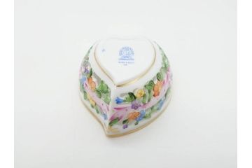 ヘレンド　ハンガリー　HEREND HVNGARY　ヴィクトリアブーケ　ハート形　華やかな雰囲気が素敵な透かしボンボン入れ&トレイ(HUNGARY、トレー、小物入れ、菓子器、洋食器)(R-070337)