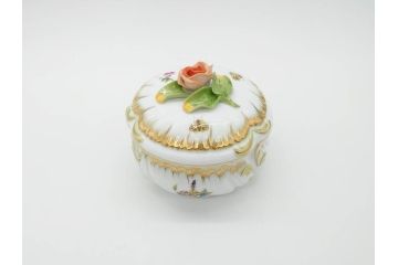 ヘレンド　ハンガリー　HEREND HVNGARY　ヴィクトリアブーケ　繊細な花の装飾がおしゃれなシュガーポット(HUNGARY、ボンボン入れ、小物入れ、菓子器、洋食器)(R-070338)