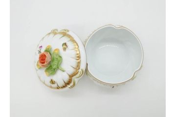 ヘレンド　ハンガリー　HEREND HVNGARY　ヴィクトリアブーケ　繊細な花の装飾がおしゃれなシュガーポット(HUNGARY、ボンボン入れ、小物入れ、菓子器、洋食器)(R-070338)