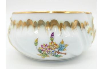ヘレンド　ハンガリー　HEREND HVNGARY　ヴィクトリアブーケ　繊細な花の装飾がおしゃれなシュガーポット(HUNGARY、ボンボン入れ、小物入れ、菓子器、洋食器)(R-070338)