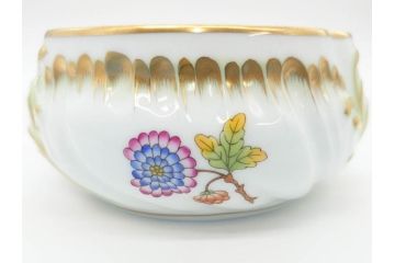 ヘレンド　ハンガリー　HEREND HVNGARY　ヴィクトリアブーケ　繊細な花の装飾がおしゃれなシュガーポット(HUNGARY、ボンボン入れ、小物入れ、菓子器、洋食器)(R-070338)