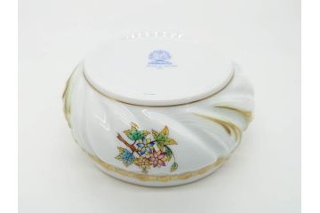 ヘレンド　ハンガリー　HEREND HVNGARY　ヴィクトリアブーケ　繊細な花の装飾がおしゃれなシュガーポット(HUNGARY、ボンボン入れ、小物入れ、菓子器、洋食器)(R-070338)