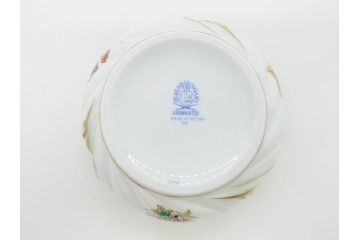 ヘレンド　ハンガリー　HEREND HVNGARY　ヴィクトリアブーケ　繊細な花の装飾がおしゃれなシュガーポット(HUNGARY、ボンボン入れ、小物入れ、菓子器、洋食器)(R-070338)