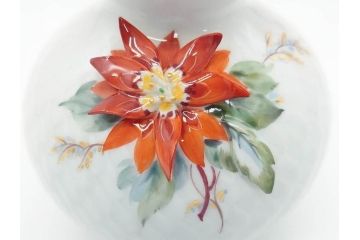 ドイツ　マイセン　Meissen　波の戯れ　ポインセチアの花が愛らしく上品な花瓶(花器、花入、フラワーベース)(定価約66000円)(R-070339)