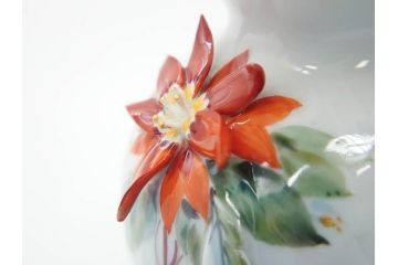 ドイツ　マイセン　Meissen　波の戯れ　ポインセチアの花が愛らしく上品な花瓶(花器、花入、フラワーベース)(定価約66000円)(R-070339)