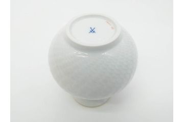 ドイツ　マイセン　Meissen　波の戯れ　ポインセチアの花が愛らしく上品な花瓶(花器、花入、フラワーベース)(定価約66000円)(R-070339)