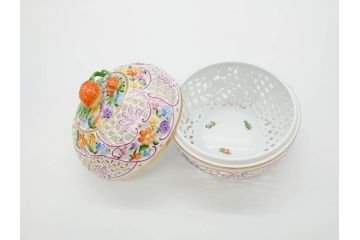 ヘレンド　ハンガリー　HEREND HVNGARY　ファンタジー　苺のつまみが可愛らしい透かしボンボン入れ(HUNGARY、いちご、イチゴ、ストロベリー、洋食器、菓子器、小物入れ)(R-070341)