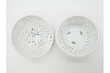 ヘレンド　ハンガリー　HEREND HVNGARY　ファンタジー　苺のつまみが可愛らしい透かしボンボン入れ(HUNGARY、いちご、イチゴ、ストロベリー、洋食器、菓子器、小物入れ)(R-070341)