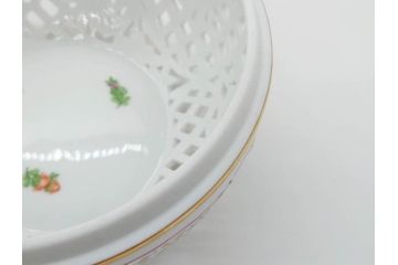 ヘレンド　ハンガリー　HEREND HVNGARY　ファンタジー　苺のつまみが可愛らしい透かしボンボン入れ(HUNGARY、いちご、イチゴ、ストロベリー、洋食器、菓子器、小物入れ)(R-070341)