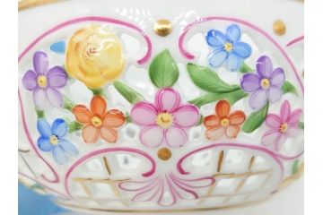 ヘレンド　ハンガリー　HEREND HVNGARY　ファンタジー　苺のつまみが可愛らしい透かしボンボン入れ(HUNGARY、いちご、イチゴ、ストロベリー、洋食器、菓子器、小物入れ)(R-070341)