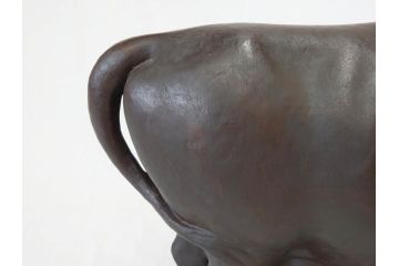 佐藤玄々(朝山)　哺牛　重厚感のある佇まいが魅力的なブロンズ像(オブジェ、置物、ウシ)(R-070343)