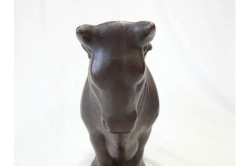 佐藤玄々(朝山)　哺牛　重厚感のある佇まいが魅力的なブロンズ像(オブジェ、置物、ウシ)(R-070343)
