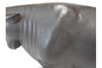 佐藤玄々(朝山)　哺牛　重厚感のある佇まいが魅力的なブロンズ像(オブジェ、置物、ウシ)(R-070343)