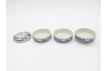 江戸期　古伊万里　染付　小振りで可愛らしい三段重(三段重鉢、小さなお重箱、珍味入れ、薬味入れ、小物入れ、ミニ)(R-070346)