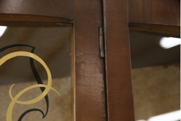 イギリスアンティーク　猫脚が目を引くハーフムーンキャビネット(サイドキャビネット、ガラスケース、ショーケース、飾り棚、戸棚、収納棚、コンソールテーブル、半円、英国)(R-070356)