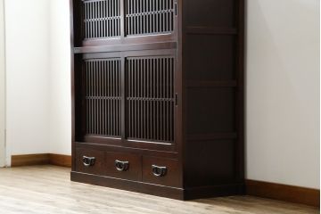 中古　栗材　上質な和の空間を演出する水屋箪笥(食器棚、茶箪笥、戸棚、収納棚、キャビネット)(R-070360)