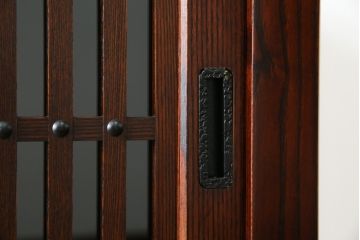中古　栗材　上質な和の空間を演出する水屋箪笥(食器棚、茶箪笥、戸棚、収納棚、キャビネット)(R-070360)