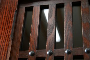 中古　栗材　上質な和の空間を演出する水屋箪笥(食器棚、茶箪笥、戸棚、収納棚、キャビネット)(R-070360)