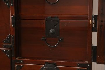 和製アンティーク　専門店にてリペア済　前面欅(ケヤキ)材　上質な和の雰囲気を醸し出す仙台箪笥(和タンス、時代箪笥、衣装箪笥、収納箪笥、引き出し)(R-070361)