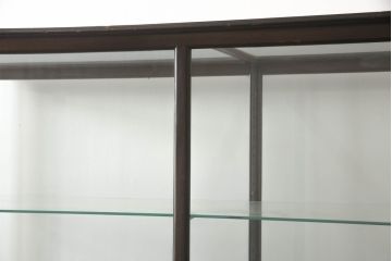 イギリスアンティーク　すっきりしたデザインでも存在感抜群の大きなガラスケース(Gケース、ショーケース、飾り棚、陳列棚、店舗什器、英国)(R-070365)