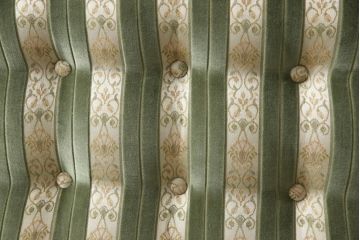 中古　DREXEL HERITAGE(ドレクセルヘリテイジ)　落ち着いた色合いとストライプ柄がクラシカルな雰囲気を高める3人掛けソファ(三人掛けソファ、3P)(R-070386)