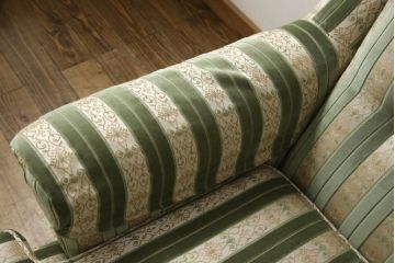 中古　DREXEL HERITAGE(ドレクセルヘリテイジ)　落ち着いた色合いとストライプ柄がクラシカルな雰囲気を高める3人掛けソファ(三人掛けソファ、3P)(R-070386)