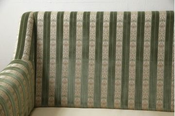 中古　DREXEL HERITAGE(ドレクセルヘリテイジ)　落ち着いた色合いとストライプ柄がクラシカルな雰囲気を高める3人掛けソファ(三人掛けソファ、3P)(R-070386)
