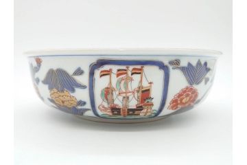 江戸期　古伊万里　金彩　色絵　南蛮舟に韃靼人の図　8寸　約25cm　色鮮やかで豪華な大鉢(ラッタン人、だったん人、南蛮人、八寸、深鉢、和食器)(R-070394)