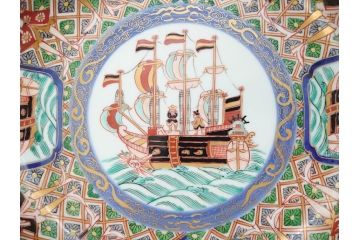 江戸期　古伊万里　金彩　色絵　南蛮舟に韃靼人の図　8寸　約25cm　色鮮やかで豪華な大鉢(ラッタン人、だったん人、南蛮人、八寸、深鉢、和食器)(R-070394)