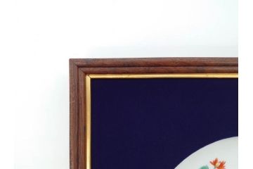 重要無形文化財　人間国宝　十三代　酒井田柿右衛門　錦菊鳳凰文　色彩豊かな絵付けが目を惹く陶額(和皿、飾り皿)(R-070412)